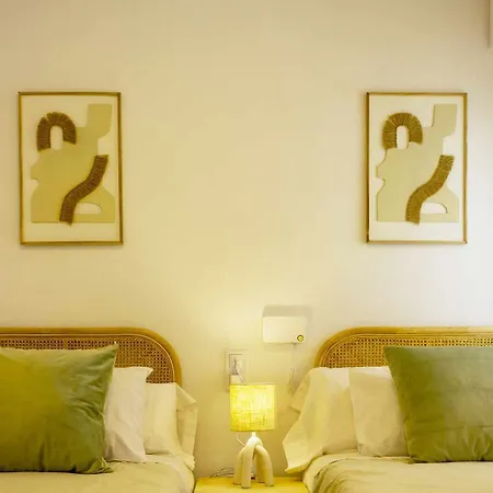 Pink Holidays Apartment